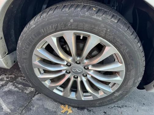 2015 INFINITI QX80 Base