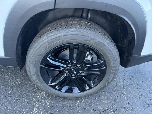Summit White 2026 Chevrolet Trax FWD ACTIV
