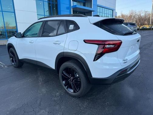 Summit White 2026 Chevrolet Trax FWD ACTIV