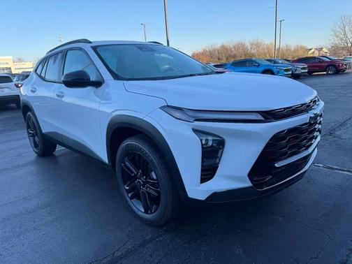 Summit White 2026 Chevrolet Trax FWD ACTIV