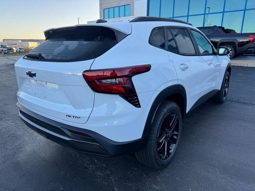 Summit White 2026 Chevrolet Trax FWD ACTIV