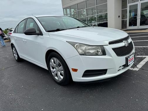 Summit White 2014 Chevrolet Cruze LS