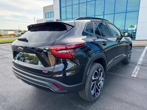 Mosaic Black Metallic 2026 Chevrolet Trax FWD 2RS