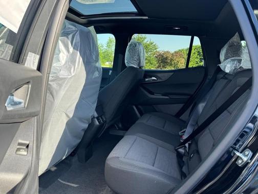 Mosaic Black Metallic 2026 Chevrolet Equinox 1LT