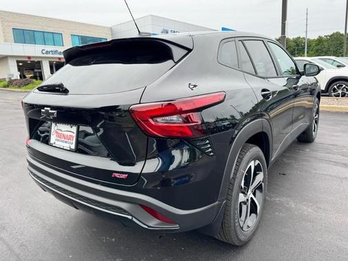 Mosaic Black Metallic 2026 Chevrolet Trax FWD 1RS