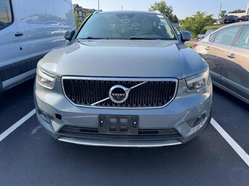 Thunder Grey Metallic 2020 Volvo XC40 T5 Momentum