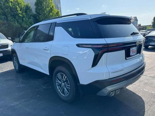 Summit White 2026 Chevrolet Traverse LT