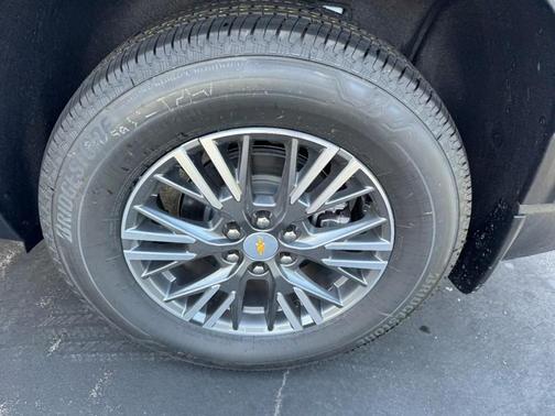 Summit White 2026 Chevrolet Traverse LT