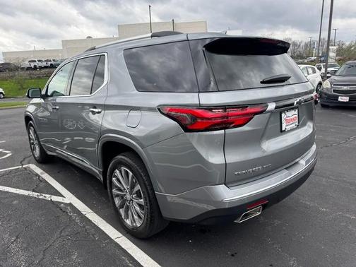 Sterling Gray Metallic 2023 Chevrolet Traverse Premier