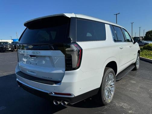 Polar White Tricoat 2026 Chevrolet Suburban Premier