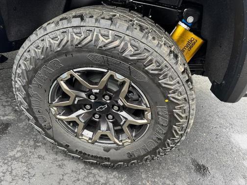 Sterling Gray Metallic 2026 Chevrolet Colorado ZR2