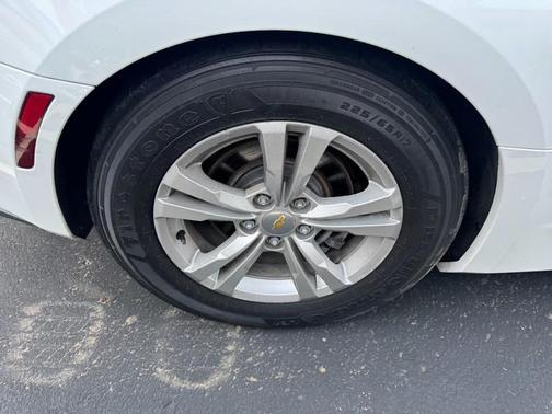 Summit White 2019 Chevrolet Camaro 1LT