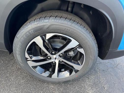 Marina Blue Metallic 2026 Chevrolet Trax FWD 1RS