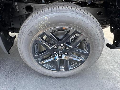 2025 Chevrolet Silverado 1500 Custom