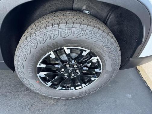 Polar White Tricoat 2026 Chevrolet Traverse AWD Z71