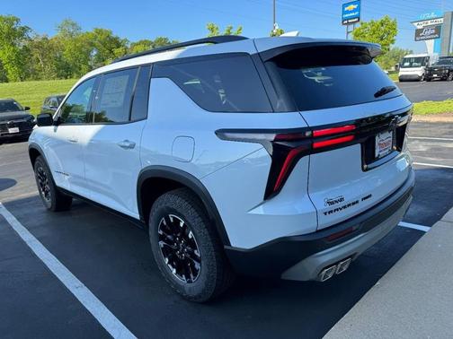 Polar White Tricoat 2026 Chevrolet Traverse AWD Z71