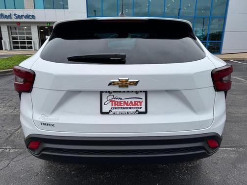 Summit White 2026 Chevrolet Trax LS