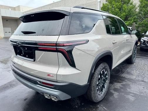 Sandstone Gray 2026 Chevrolet Traverse AWD Z71
