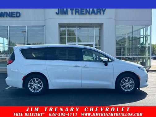 2022 Chrysler Voyager LX
