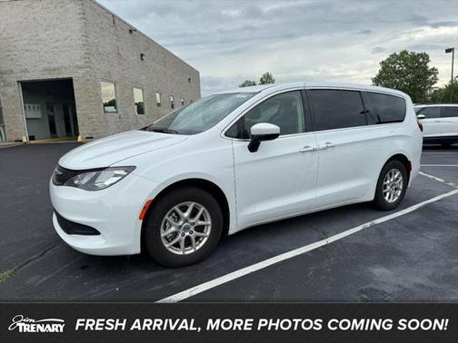 2022 Chrysler Voyager LX
