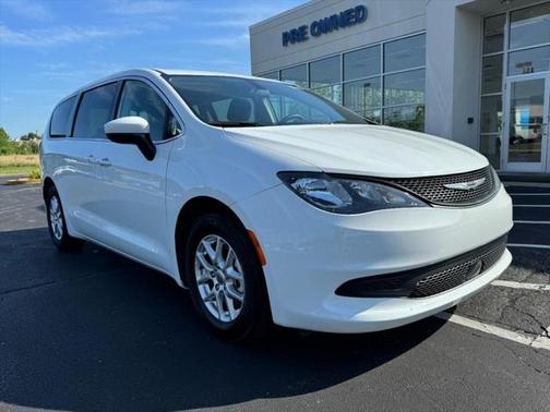 2022 Chrysler Voyager LX