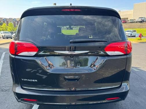 2022 Chrysler Voyager LX