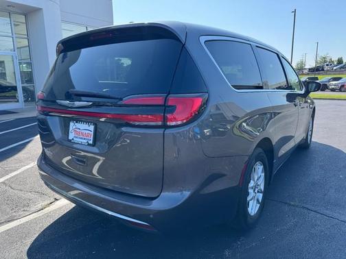Granite Crystal Metallic Clearcoat 2023 Chrysler Pacifica Touring L
