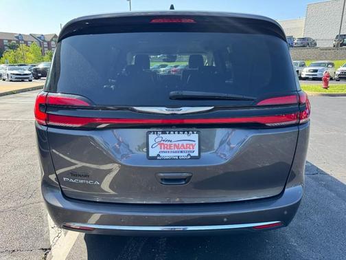 Granite Crystal Metallic Clearcoat 2023 Chrysler Pacifica Touring L