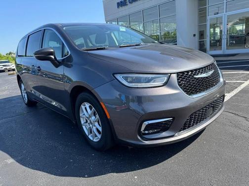 Granite Crystal Metallic Clearcoat 2023 Chrysler Pacifica Touring L