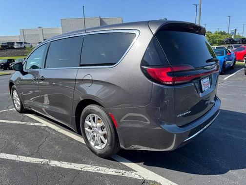 Granite Crystal Metallic Clearcoat 2023 Chrysler Pacifica Touring L