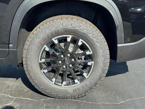 Mosaic Black Metallic 2026 Chevrolet Traverse AWD Z71
