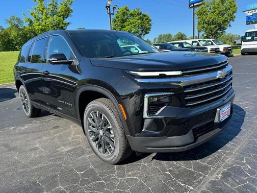 Mosaic Black Metallic 2026 Chevrolet Traverse LT