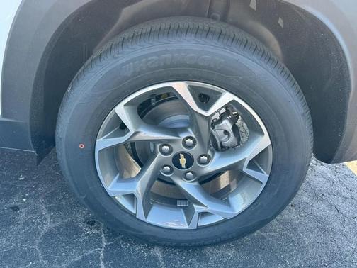 Summit White 2026 Chevrolet Trax LT