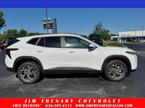 Summit White 2026 Chevrolet Trax LT