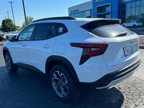 Summit White 2026 Chevrolet Trax LT