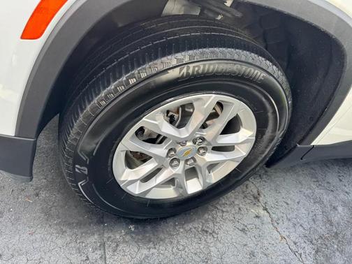 Summit White 2023 Chevrolet Traverse LS