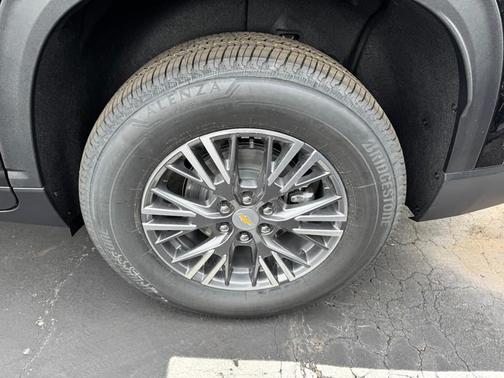 Mosaic Black Metallic 2026 Chevrolet Traverse LT