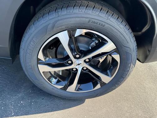 Mosaic Black Metallic 2026 Chevrolet Trax FWD 1RS