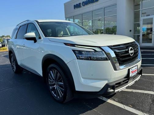 2023 Nissan Pathfinder SL 4WD
