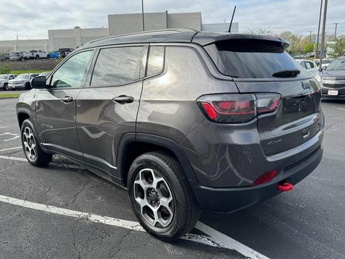 Granite Crystal Metallic Clearcoat 2022 Jeep Compass Trailhawk