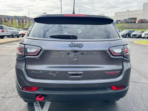 Granite Crystal Metallic Clearcoat 2022 Jeep Compass Trailhawk