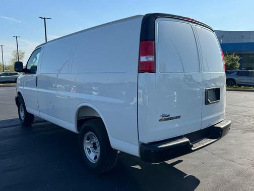 Summit White 2026 Chevrolet Express 2500 LT