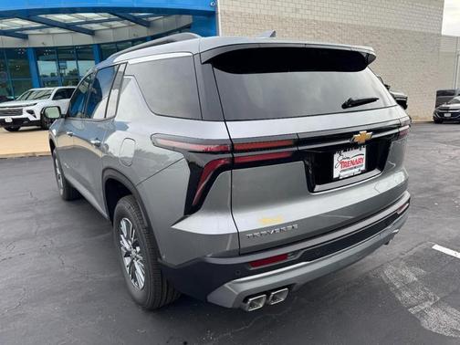 Sterling Gray Metallic 2026 Chevrolet Traverse LT