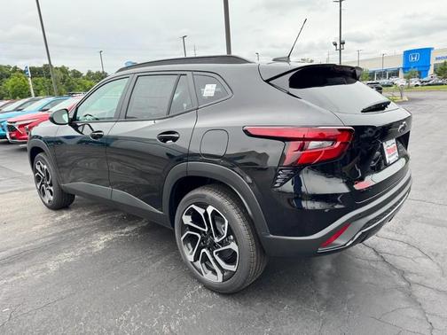 Mosaic Black Metallic 2026 Chevrolet Trax FWD 2RS