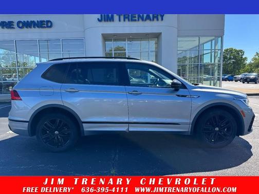 Platinum Gray Metallic 2022 Volkswagen Tiguan 2.0T SE R-Line Black