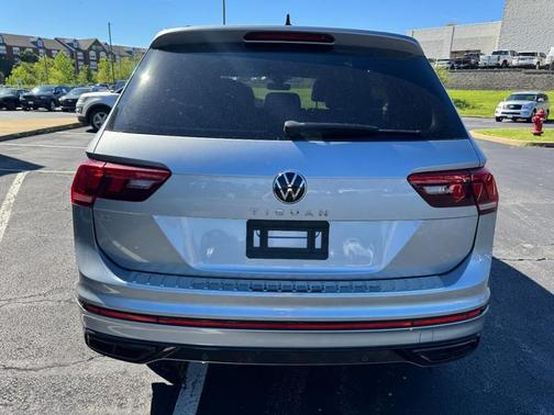 Platinum Gray Metallic 2022 Volkswagen Tiguan 2.0T SE R-Line Black