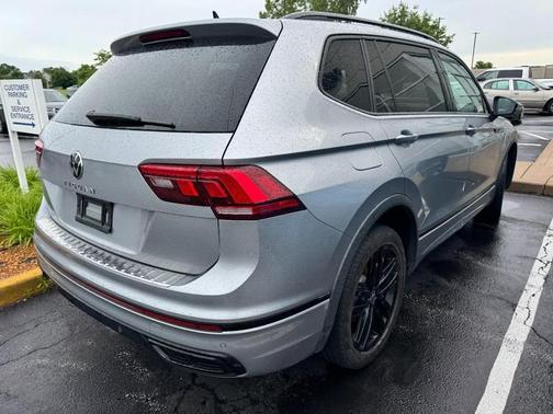 Platinum Gray Metallic 2022 Volkswagen Tiguan 2.0T SE R-Line Black