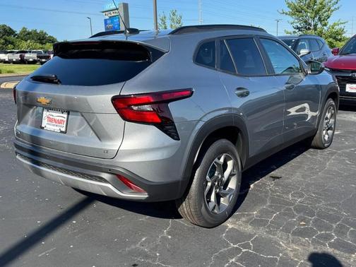 Sterling Gray Metallic 2026 Chevrolet Trax LT