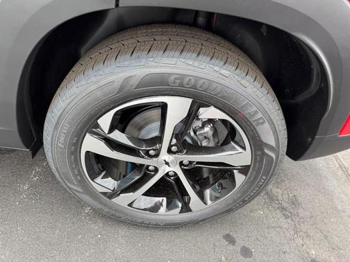 Apex Red 2026 Chevrolet Trax FWD 1RS