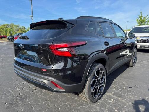 Mosaic Black Metallic 2026 Chevrolet Trax FWD 2RS
